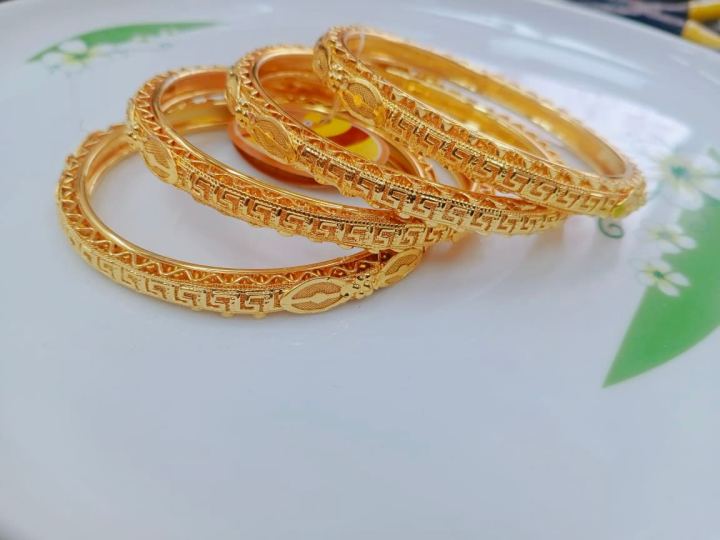 Golden%20Plated%20Bangles%20Or%20Curi%20for%20Womenn%204%20Pcs%20Set.%20Golden%20Hater%20Bala%20Party%20Bangles%20For%20Women%20&%20Girls%20gift.%20C:A60%20-%20Image%206