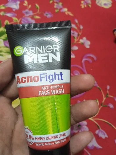 Garnier%20Men%20Acno%20Fight%20Face%20Wash%2050ml%20(Indian)%20-%20Image%206