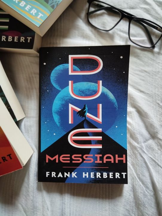 Dune%20Messiah%20(The%20Dune%20Chronicles,%20Book%202)%20by%20Frank%20Herbert%20-%20Premium%20-%20Paperback%20-%20Image%202