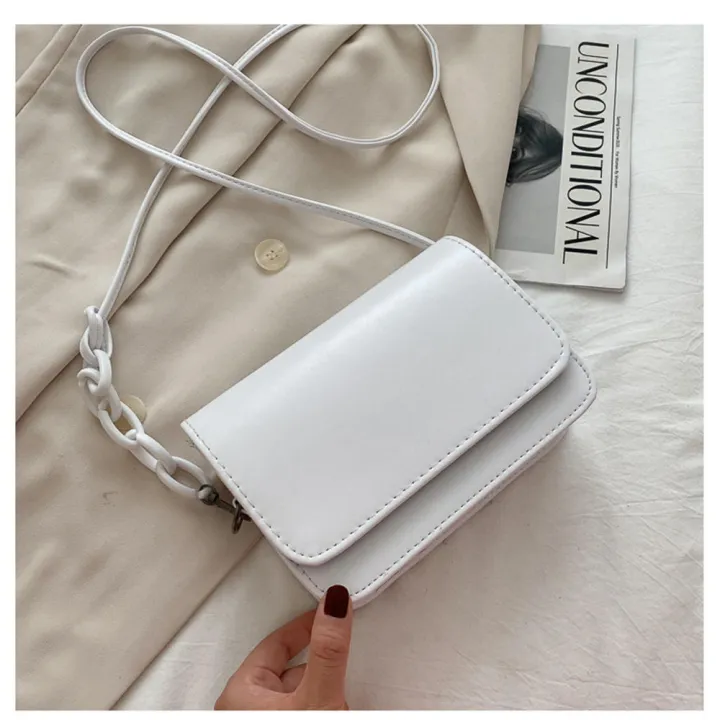 Fashionable%20Mini%20Bag%20Square-shaped%20Shoulder%20Bag%20Square%20Crossbody%20Bag%20Stylish%20Summer%20Handbag%20Mini%20Bag%20With%20Acrylic%20Chain%20-%20Image%206