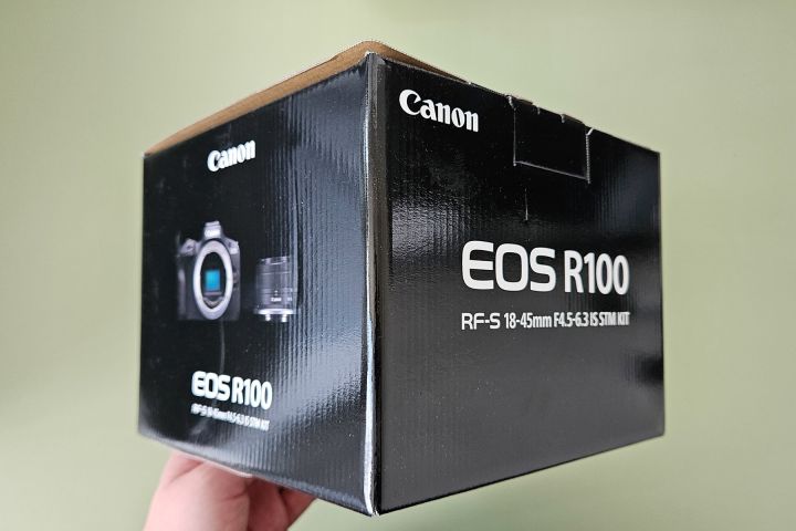 Canon%20EOS%20R100%20Mirrorless%20Camera%20RF-S18-45mm%20F4.5-6.3%20is%20STM%20Lens%20Kit,%2024.1%20Megapixel%20CMOS%20(APS-C)%20Sensor,%204K%20Video,%20RF%20Mount,%20Black%20-%20Image%203