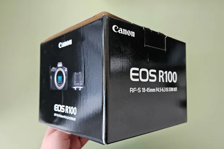 Canon%20EOS%20R100%20Mirrorless%20Camera%20RF-S18-45mm%20F4.5-6.3%20is%20STM%20Lens%20Kit,%2024.1%20Megapixel%20CMOS%20(APS-C)%20Sensor,%204K%20Video,%20RF%20Mount,%20Black%20-%20Image%203