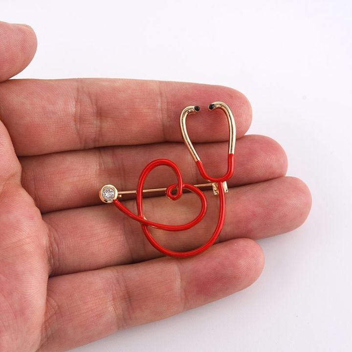 New Medical Medicine Brooch Pins Gold Stethoscope Heart Shaped Pin for Doctor Nurse Backpack Lapel Badge Jewelry Gift