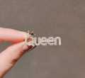 Mini queen brooch for women.