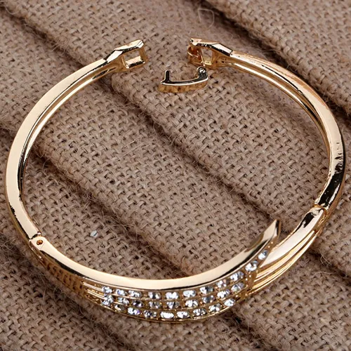 %E3%80%90The%20road%20to%20happiness%20Store%E3%80%91Women's%20Angel%20Wing%20Carved%20Rhinestone%20Party%20Cuff%20Bracelet%20-%20Image%204