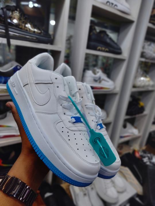 Men's%20shoes%20UV%20Reactive%20Color%20Changing%20fashionable%20sneakers%20-%20Image%207