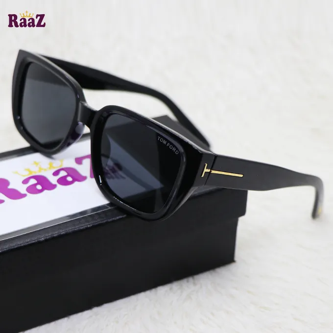 Matte%20Black,%20Shiny%20Black,%20Brown%20Tomford%20Oversized%20Sunglasses%20-%20Image%205