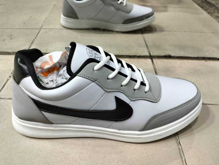 Trendy Sports Sneakers Embrace Style And Comfort With New