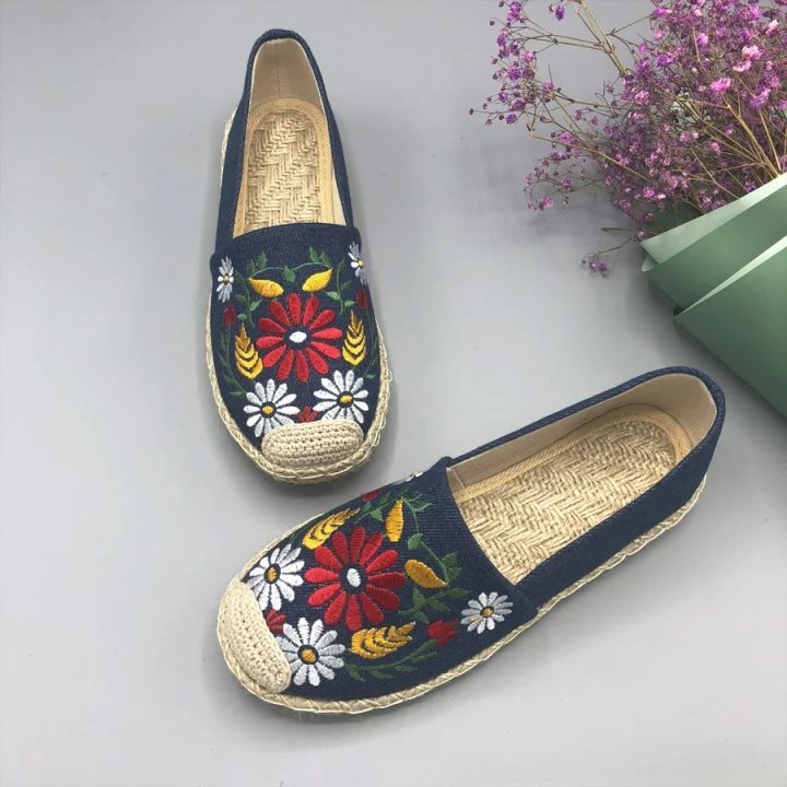 Breathable%20Canvas%20Shoes%20for%20Women%20-%20Image%207