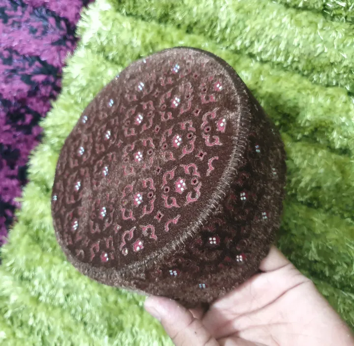 Beautiful%20Design%20Islamic%20Items%20New%20Velvet%20Topi%20For%20Men%20%7C%7C%20Unique%20Design%20Cap%20%7C%7C%20Cap%20For%20Men%20%7C%7C%20Hat%20For%20Men%20-%20Image%206