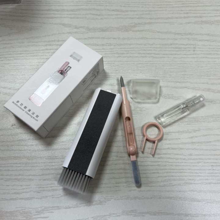 7%20in%201%20Electronic%20Cleaner%20kit%20Keyboard%20Cleaner%20Keyboard%20Cleaning%20Kit%20Laptop%20Cleaner%20with%20Brush%20Portable%20Multifunctional%20Cleaning%20Tool%20For%20Airpods%20pro%20Laptop%20Phone%20Computer%20Screen%20-%20Image%207