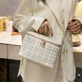 Large Capacity Cosmetic Bag with Zipper Closure Makeup Bag Durable Polyester Vanity Bag Portable Toiletry Bag.