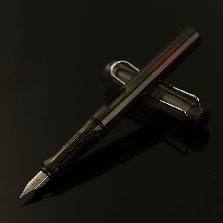 Elegant%20Fountain%20Pen%20with%20Fine%20Point%20and%20Durable%20Body%20-%20Image%203