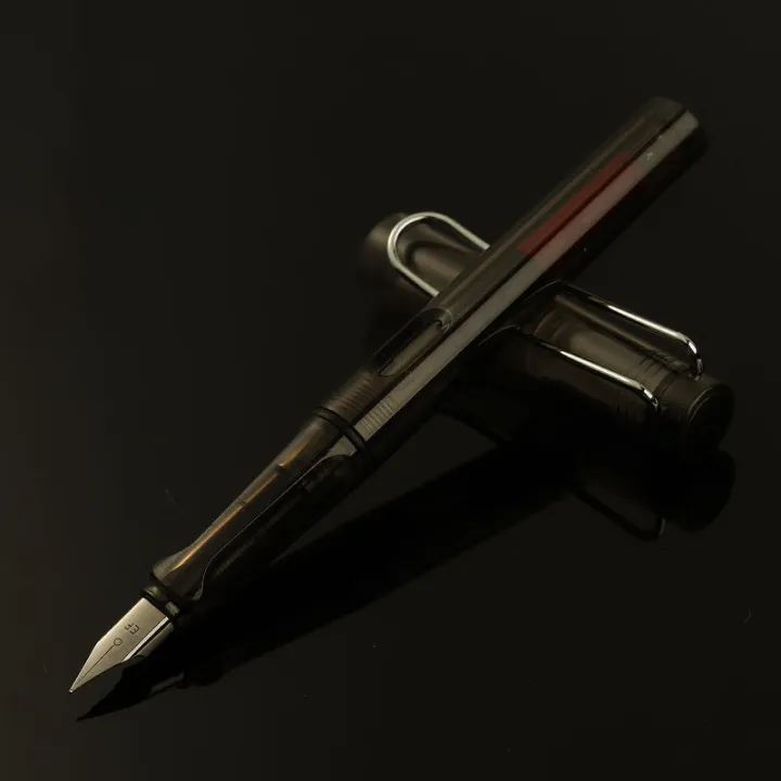 Elegant%20Fountain%20Pen%20with%20Fine%20Point%20and%20Durable%20Body%20-%20Image%203