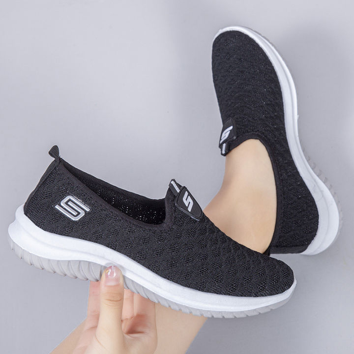 2022%20new%20old%20Beijing%20cloth%20shoes,%20women's%20soft%20soles,%20foreign%20trade,%20one%20foot%20flying,%20weaving,%20breathable%20mother%20shoes,%20middle-aged%20and%20elderly%20walking%20shoes%20-%20Image%202