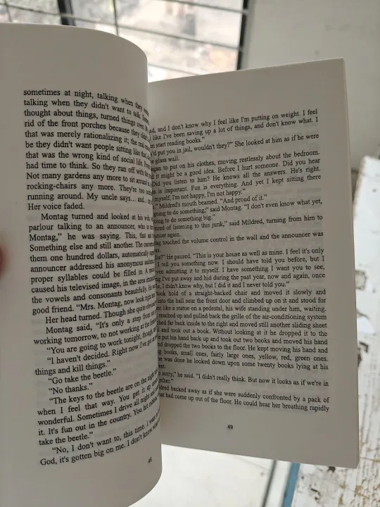 Fahrenheit%20451%20Book%20by%20Ray%20Bradbury%20%7C%20Paperback%20-%20Image%203