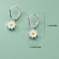 1Pair New Simple Cute Daisy Flower Pendant Stud Earrings For Women Girls Sweet Earrings Girl Wedding Party Jewelry Gift.