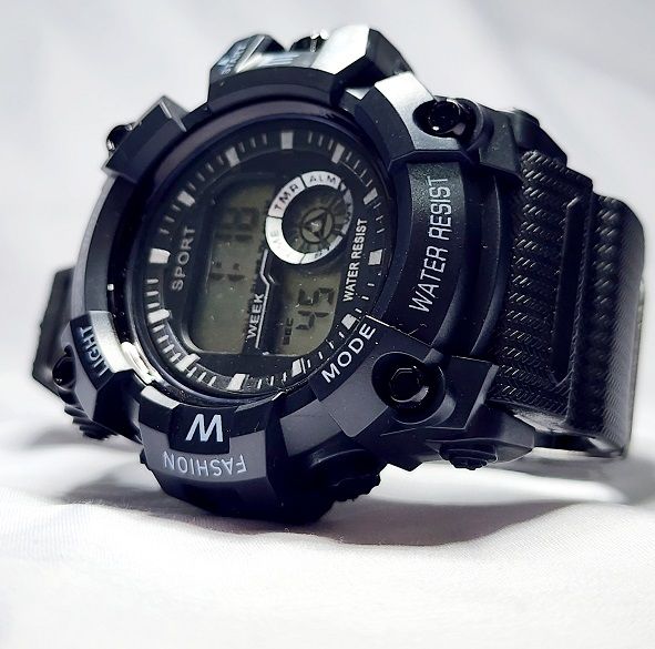 Digital%20watch%20for%20boys%20and%20men,%20Multi%20lighting%20and%20alarm%20-%20black%20-%20Image%204