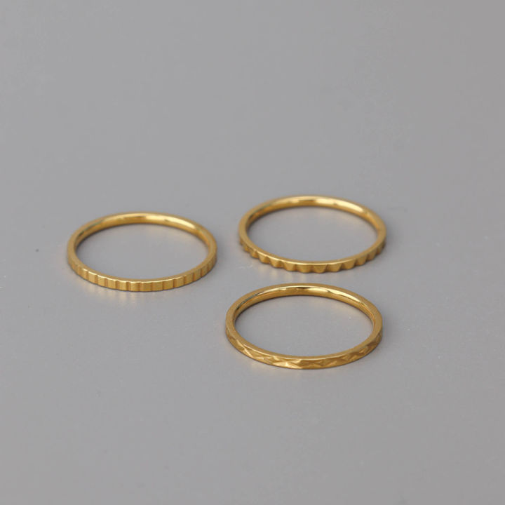 Chris%20April%20316L%20texture%20ring%20gold%20stainless%20steel%20knuckle%20triple%20layer%20pinky%20ring%20for%20men%20-%20Image%205