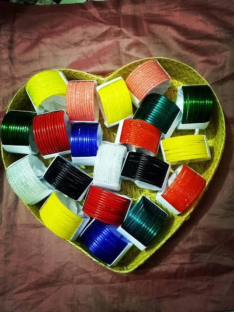 Gift%20Combo%20Reshmi%20Churi%20Indian%20Glass%20bangle%2012%20Dozen%20for%20girls%20-%20Multicolor%20-%20Image%202