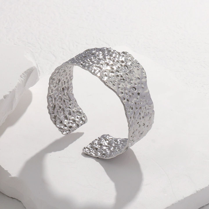 Yingtong%2018K%20Gold%20Chunky%20Hammered%20Texture%20Stainless%20Steel%20Bangles%20Bracelet%20For%20Women%20Jewelry%20Gift%202024%20-%20Image%205