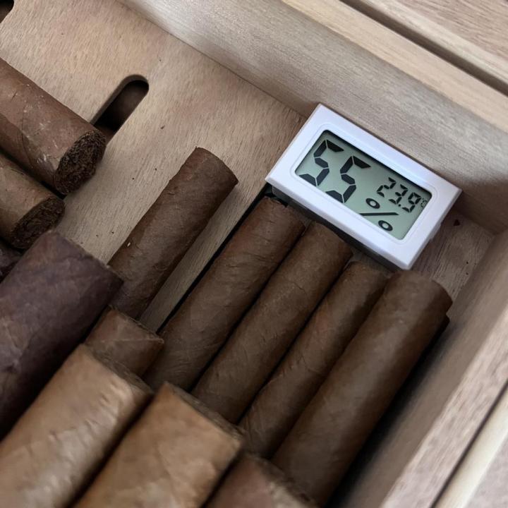 Humidity%20Monitor%20Hygrometer%20Thermometer%20Indoor%20Temperature%20Monitor%20Room%20Humidity%20Monitor%20Humidifier%20Gauge%20-%20Image%208