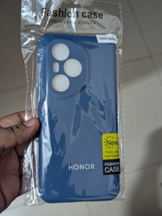Honor%20400%20Pro(Global),%20Slim%20Fit%20Silky%20And%20Soft%20Touch%20Finish%20Silicone%20Matte%20Finish%20TPU%20-%20Black%20&%20Blue%20(With%20Logo)%20-%20Image%204