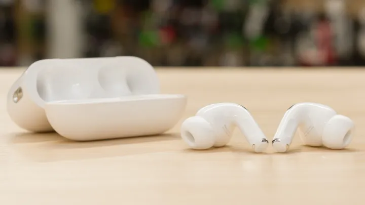 AirPods%20Pro%202nd%20gen%20premium%20%20Black%20Edition%20wireless%20Earbuds%20-%20Image%208