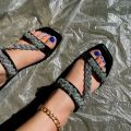 New spot wholesale cross-border independent station LAZADA women's summer bright diamond flat sandals plus size European and American ins slippers.