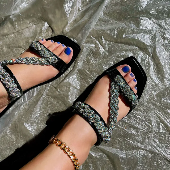 New%20spot%20wholesale%20cross-border%20independent%20station%20LAZADA%20women's%20summer%20bright%20diamond%20flat%20sandals%20plus%20size%20European%20and%20American%20ins%20slippers%20-%20Image%205