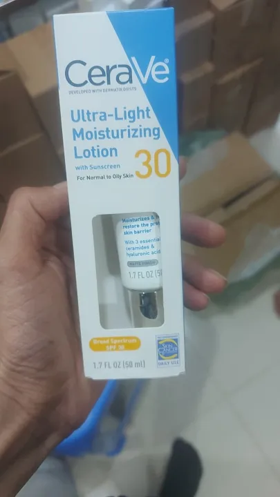 Cerave%20Ultra-Light%20Moisturizing%20Lotion%20Broad%20Spectrum%20Spf%2030%20-%20Image%205
