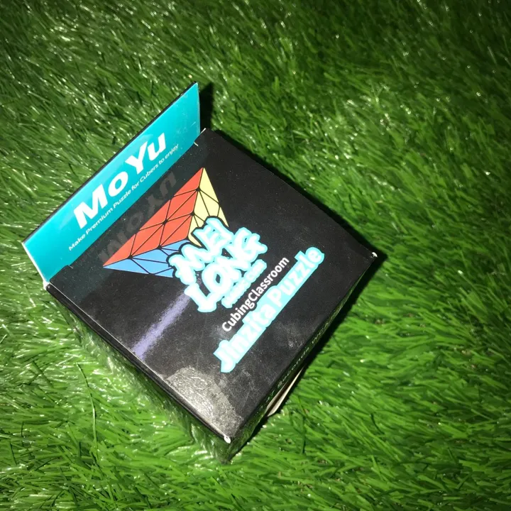 Rubik%E2%80%99s%20Very%20Flexible%20-%20Pyramid%20Cube%20-%20Image%204