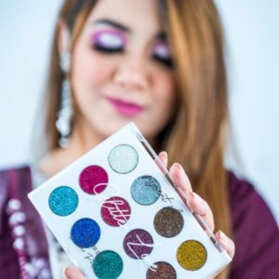 Pigment%20Play%2012%20Color%20Glitter%20Palette%20-%20Eyeshadow%20Palette%20-%20Image%203