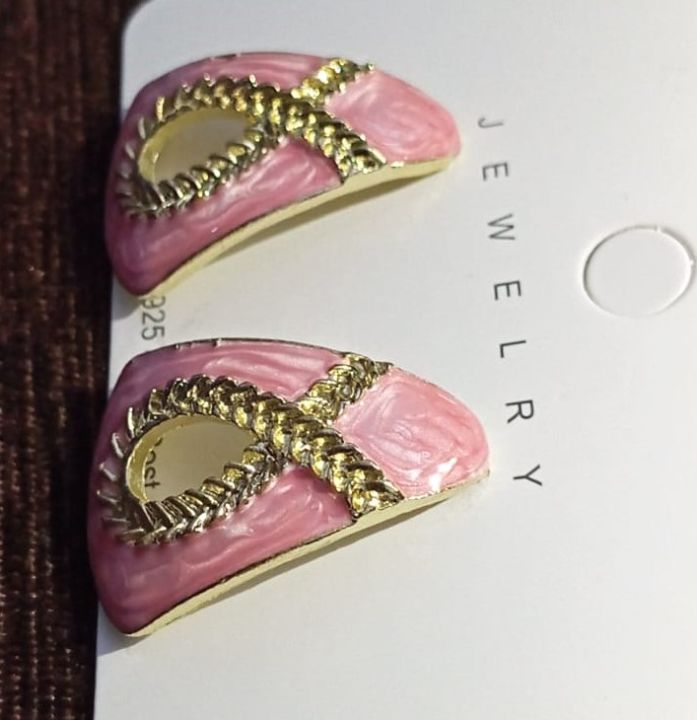 Elegant%20Pink%20&%20Gold%20Geometric%20Earrings%20for%20Women%20%E2%80%93%20Modern%20&%20Classy%20Design%20-%20Image%203