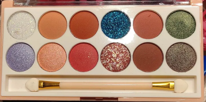 12%20Color%20Eyeshadow%20Pallets%20-%20Image%202