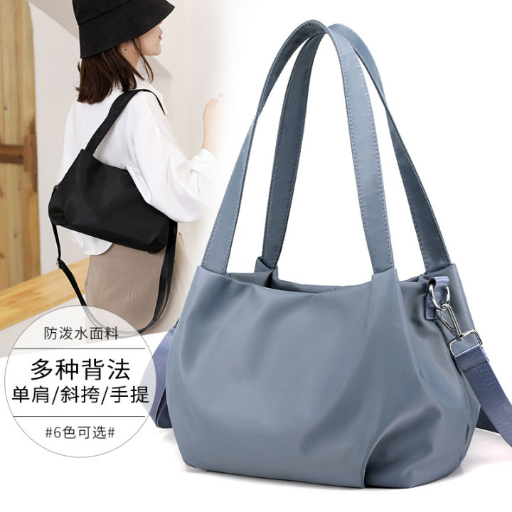 Fashion%20Casual%20and%20Lightweight%20Nylon%20Handbag%20Shoulder%20Bag%20Crossbody%20Bag%20Cloud%20Bag%20Cloth%20Bag%20Practical%20Lightweight%20and%20Large%20Capacity%20-%20Image%203