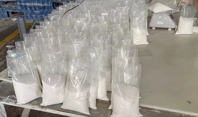 Chlorine%20powder/granular%20for%20swimming%20pool/water%20treatment-Grade-A%20-%20Image%202