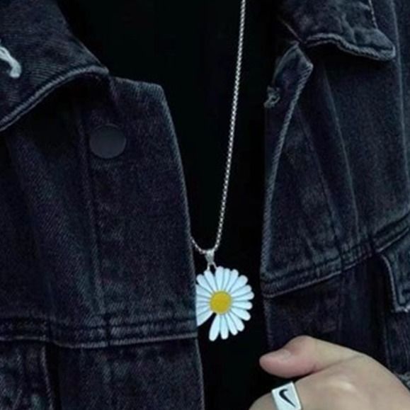 Cute%20Trendy%20Necklace%20Sun%20Flower%20Necklaces%20for%20Boy%20Simple%20Stylis%20-%20Image%204