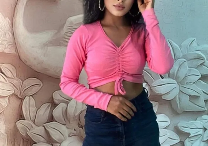 Cotton%20Blouse%20for%20Women%20Stylish%20Fashionable%20Short%20Body%20Full%20Hata%20Crop%20Tops%20Girls%20Eye%20Catching%20Trendy%20Outfit%20-%20Image%203