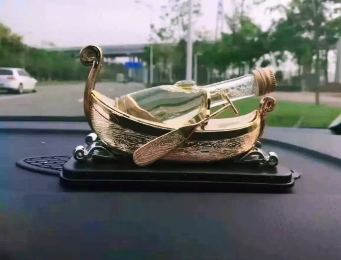 Boat%20shape%20Car%20perfume%20Show%20piece,%20Air%20Freshner,%2001%20piece,%20Sent%20Random%20Color%20-%20Image%204