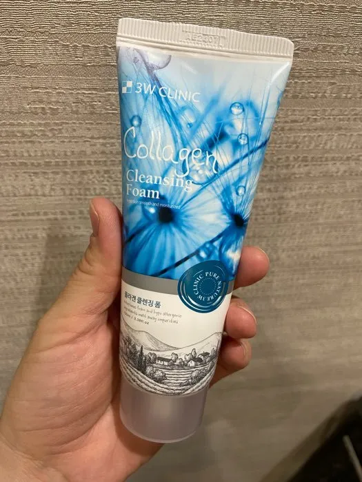 3W%20Clinic%20Collagen%20Cleansing%20Foam%20-%20Face%20Wash%20100ml%20-%20Image%207