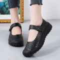 Summer breathable middle-aged and elderly women's shoes leather non-slip mom shoes casual elderly net shoes eye-catching single shoes women.
