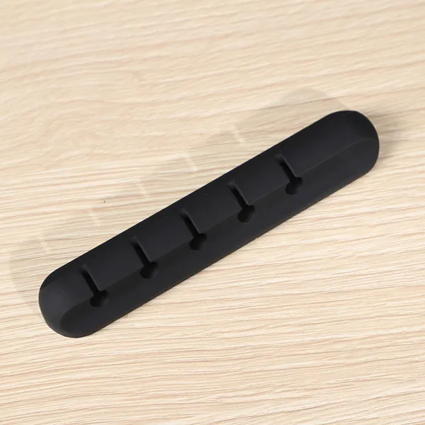 Desktop%20USB%20Cable%20Winder:%20Tidy%20Management%20Clips%20and%20Cable%20Holder%20-%20Image%2010