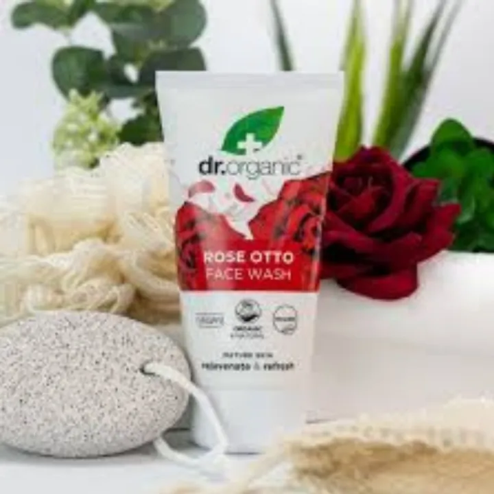 Dr%20Organic%20Rose%20Otto%20Creamy%20Face%20Wash%20150ml%20-%20Image%203