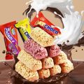 Oatmeal chocolate crisp can be eaten dry, can be brewed cereal, fruit, oatmeal, chocolate breakfast, instant candy wholesale.