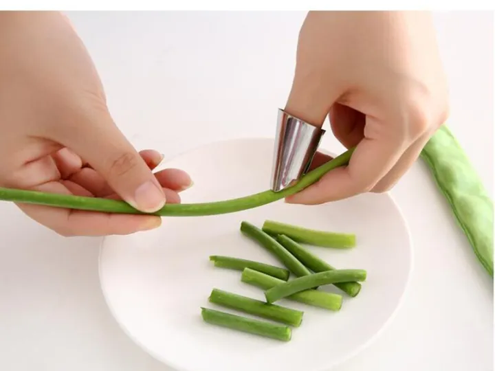 1%20piece%20%20Stainless%20Steel%20%20Finger%20Protector%20for%20Vegetable%20cutting.%20-%20Image%208