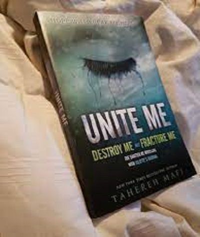 Destroy%20Me%20by%20Tahereh%20Mafi%7C%20Matte%20Lamination%20%7C%20Premium%20Paper%20%7C%20-%20Image%202