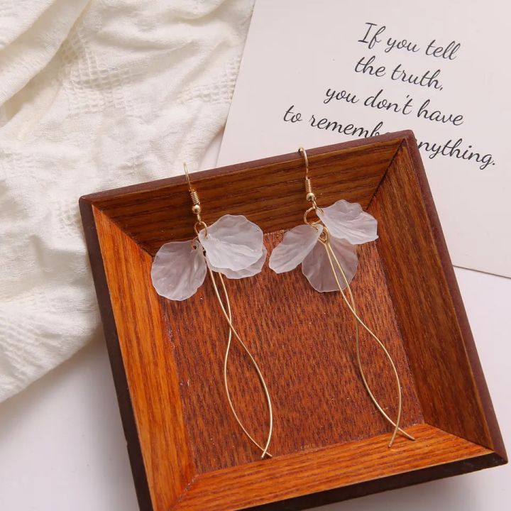 1%20pair%20beautiful%20transparent%20most%20demanding%20earrings%20for%20women%20-%20Image%205