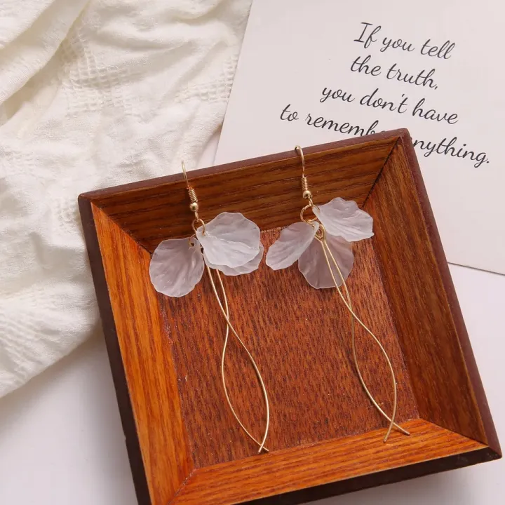 1%20pair%20beautiful%20transparent%20most%20demanding%20earrings%20for%20women%20-%20Image%205