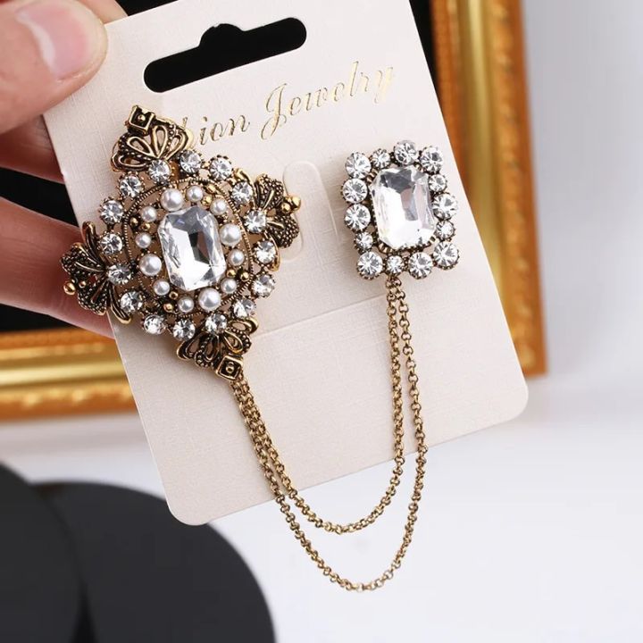 Baroque%20British%20Style%20Rhinestone%20Brooch%20Pins%20Emerald%20Tassel%20Chain%20Pearl%20Brooch%20Collar%20Shirt%20Pin%20Accessories%20for%20Women%20-%20Image%207